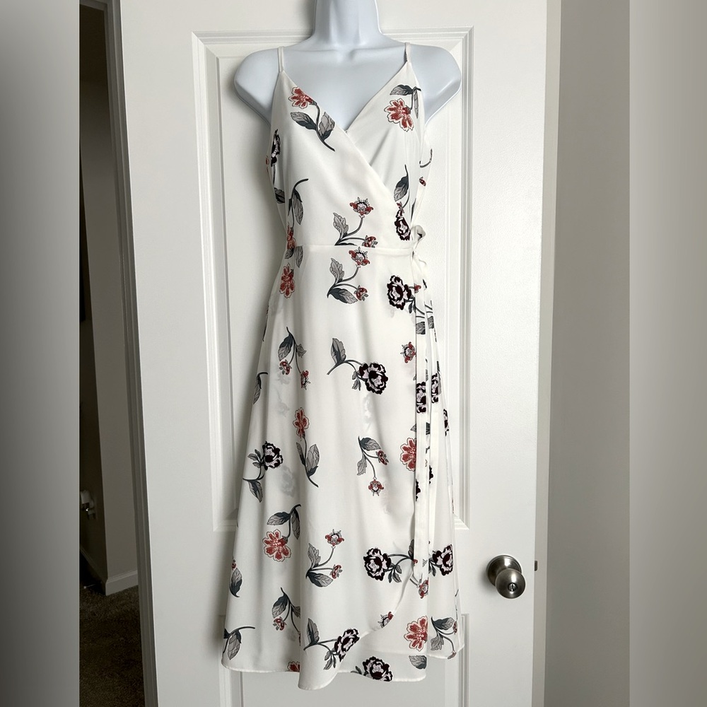 LOFT  Women’s Floral Fit and Flare Wrap Dress White Size Medium